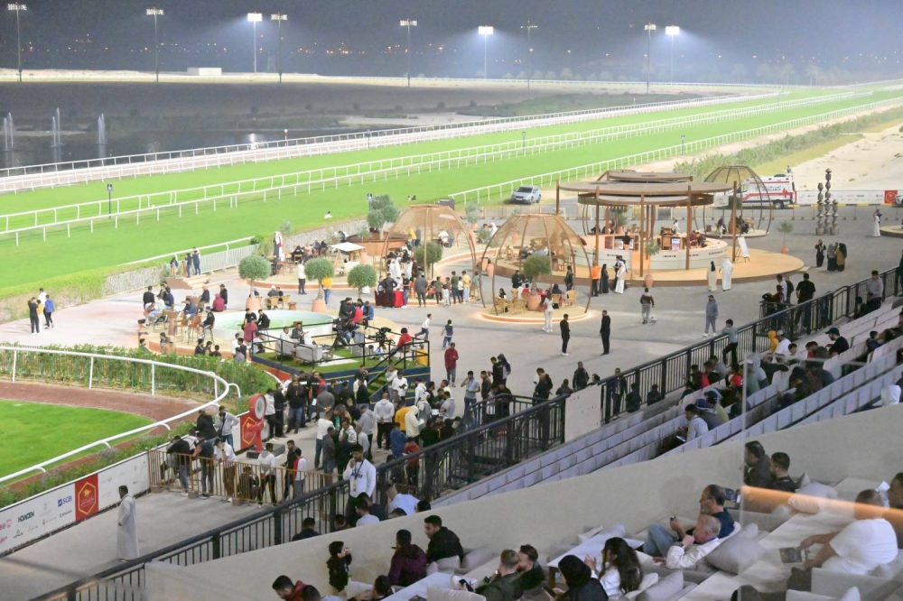 نجاح متميز وانتصارات مثيرة بانطلاق مهرجان العيد الوطني لسباق الخيل