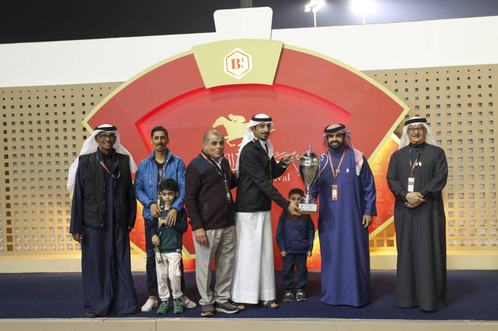 نجاح متميز وانتصارات مثيرة بانطلاق مهرجان العيد الوطني لسباق الخيل