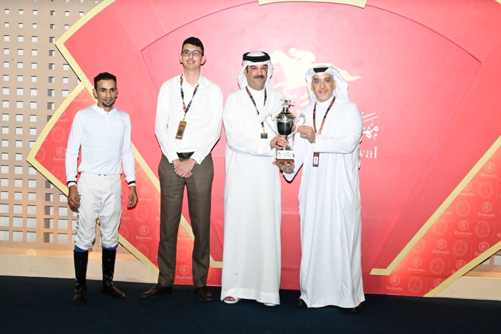 نجاح متميز وانتصارات مثيرة بانطلاق مهرجان العيد الوطني لسباق الخيل