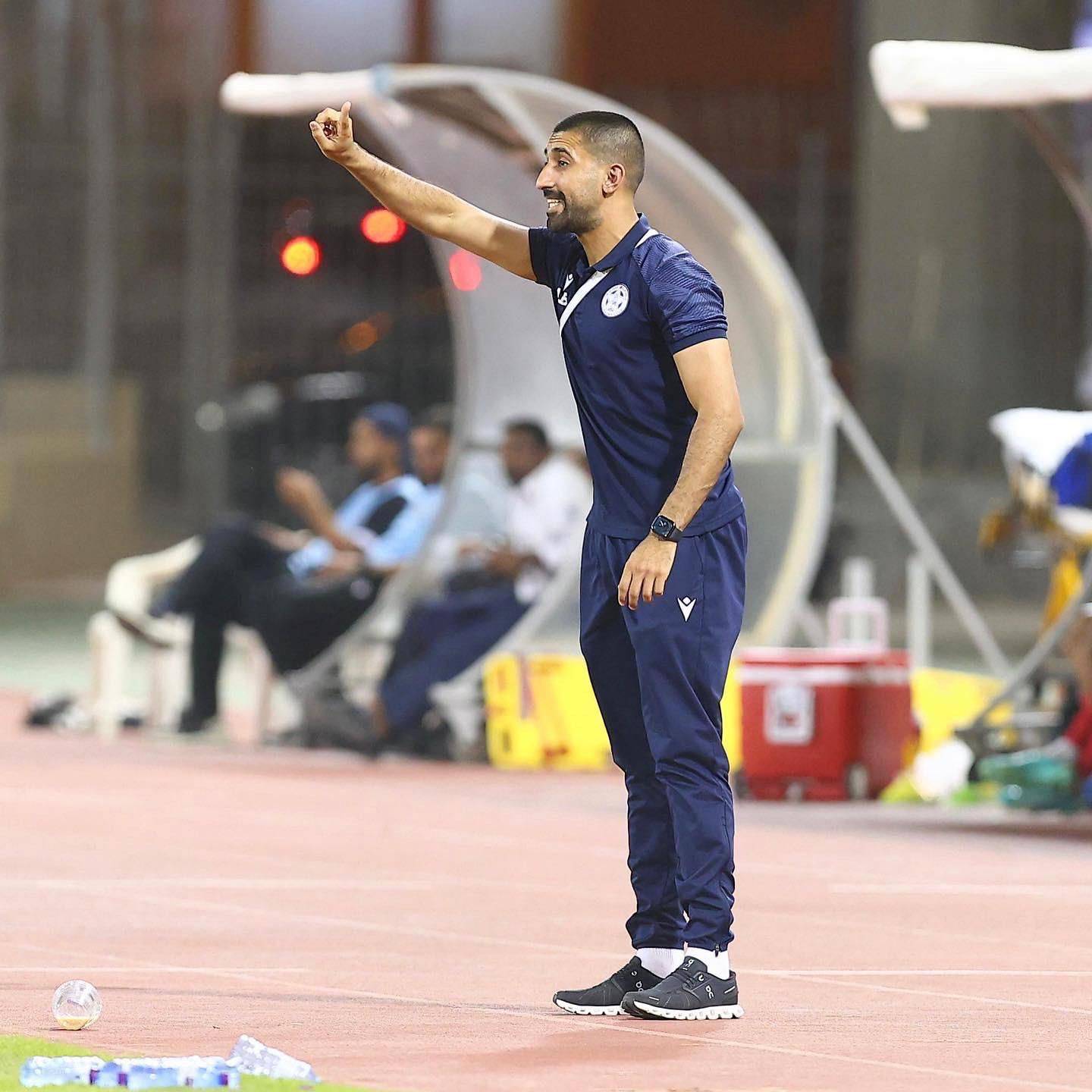 أصغر مساعد مدرب في دورينا يفتح قلبه لـ&laquo;الوطن الرياضي&raquo;.. عزام قمبر: اتصال غّير حياتي ونقلني من لاعب كرة قدم إلى عالم التدريب والتكتيك