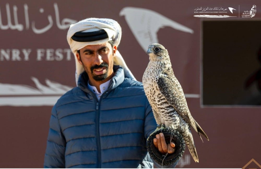 صقارو البحرين يتألقون في مهرجان الملك عبدالعزيز