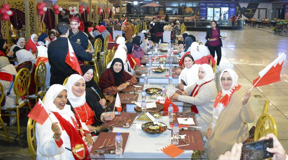 ١٠٠ فرد بقافلة بحرينية تحتفل بعيد الجلوس وذكرى الاستقلال في أرض الكنانة برعاية مجلس خوات دنيا
