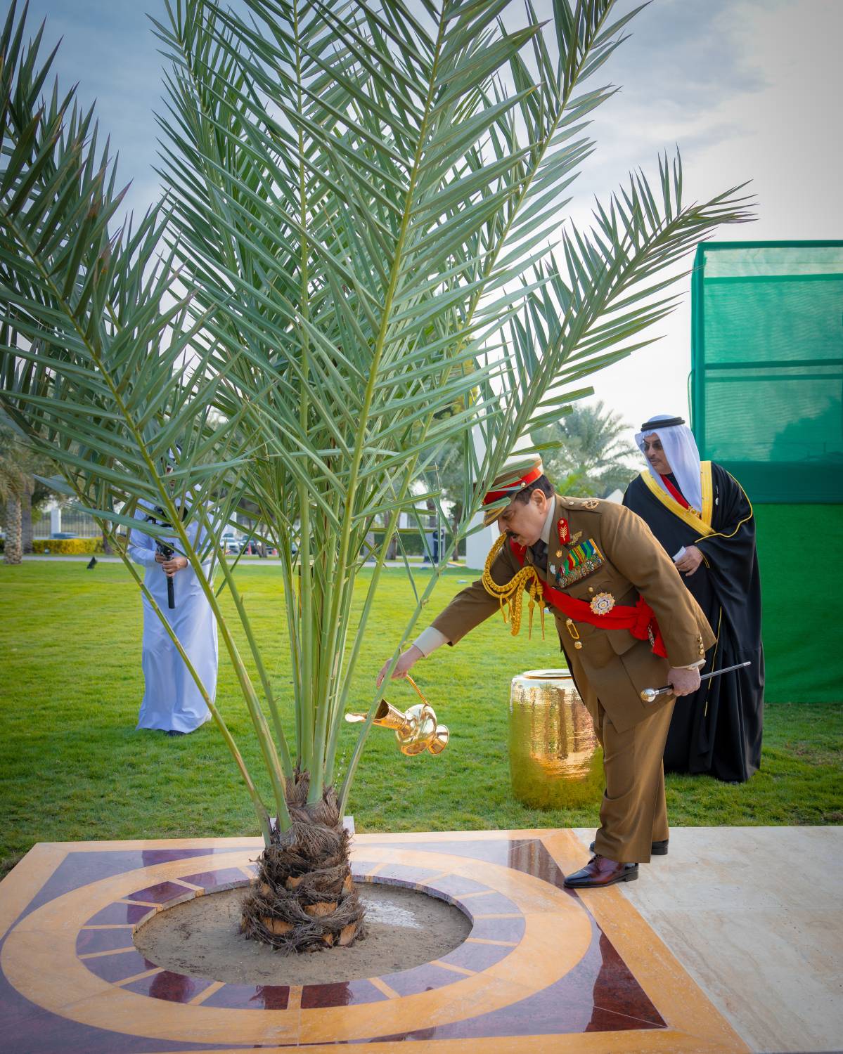 الملك القائد الأعلى للقوات المسلحة يرعى مراسم يوم الشهيد