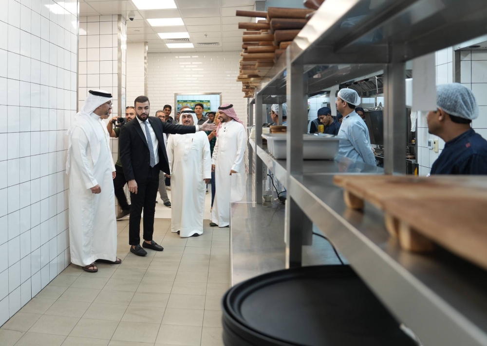 وزير الصناعة يشهد افتتاح مجموعة من المطاعم التابعة لشركة أرماد