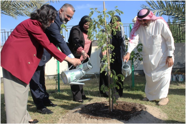 تشجير مركز جدحفص الصحي ضمن الحملة الوطنية للتشجير "دُمتِ خضراء"