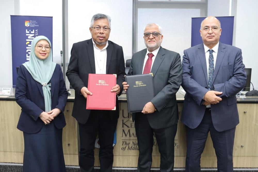 جامعة الخليج العربي توقّع مذكرة تفاهم مع الجامعة الماليزية الوطنية (UKM) لتعزيز التعاون الأكاديمي والبحثي