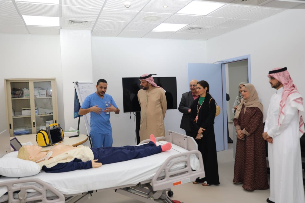 جامعة الشارقة تبحث مع جامعة الخليج العربي سبل التعاون المشترك