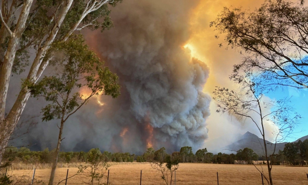 السلطات الأسترالية تصدر أوامر بإجلاء مئات السكان من ولاية فيكتوريا بسبب الحرائق