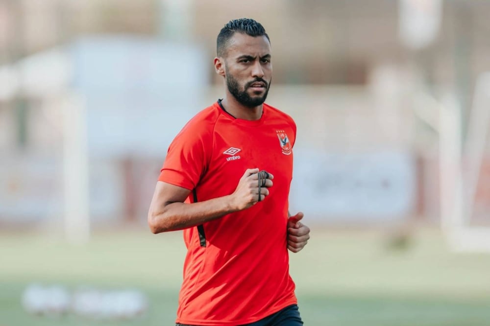 صاحب النصيب الأكبر من البطولات يحلم بالعودة إلى الديار.. أرقام حسام عاشور بقميص الأهلي