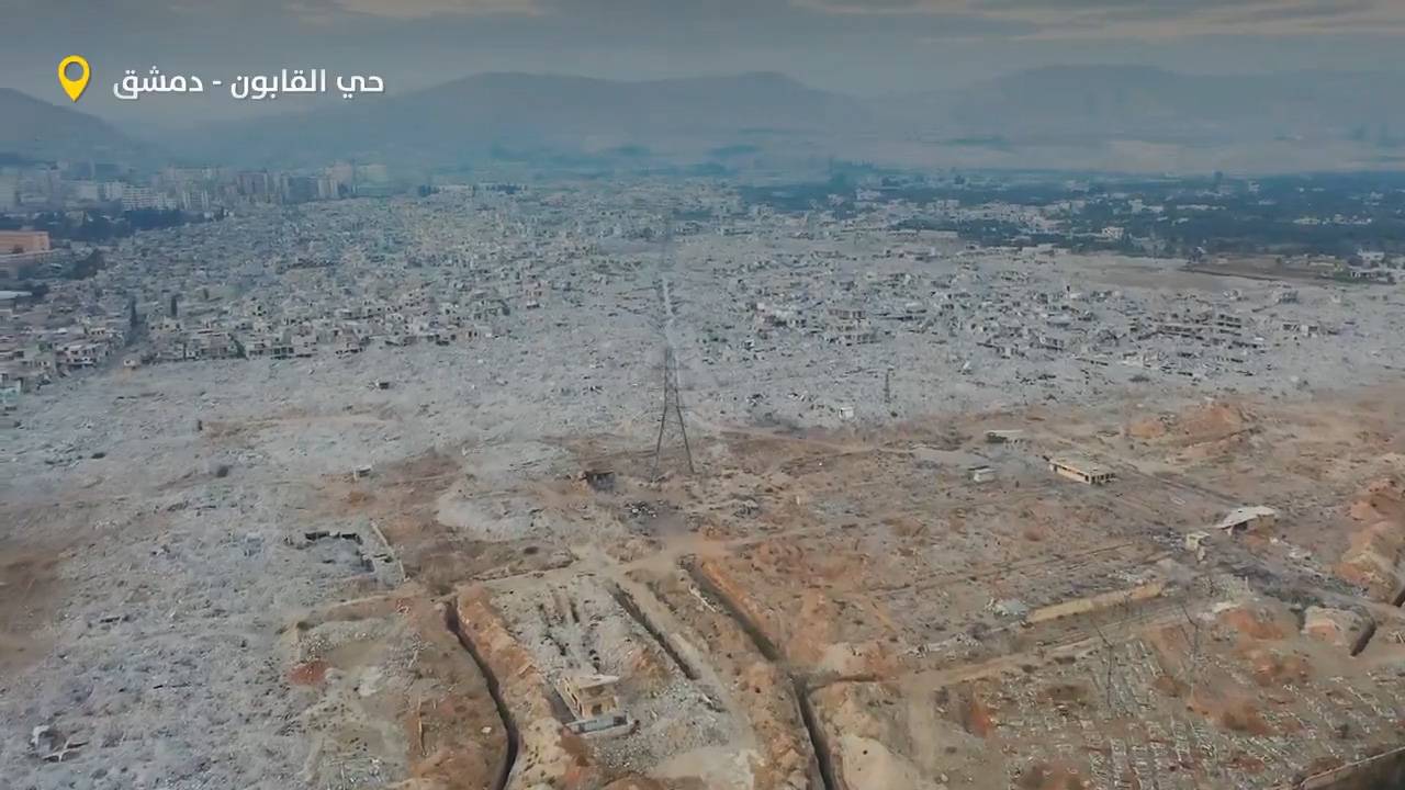 سوريا.. أطلال وأكوام اسمنتية ضخمة لحي القابون الذي دمره جيش بشار الأسد في دمشق