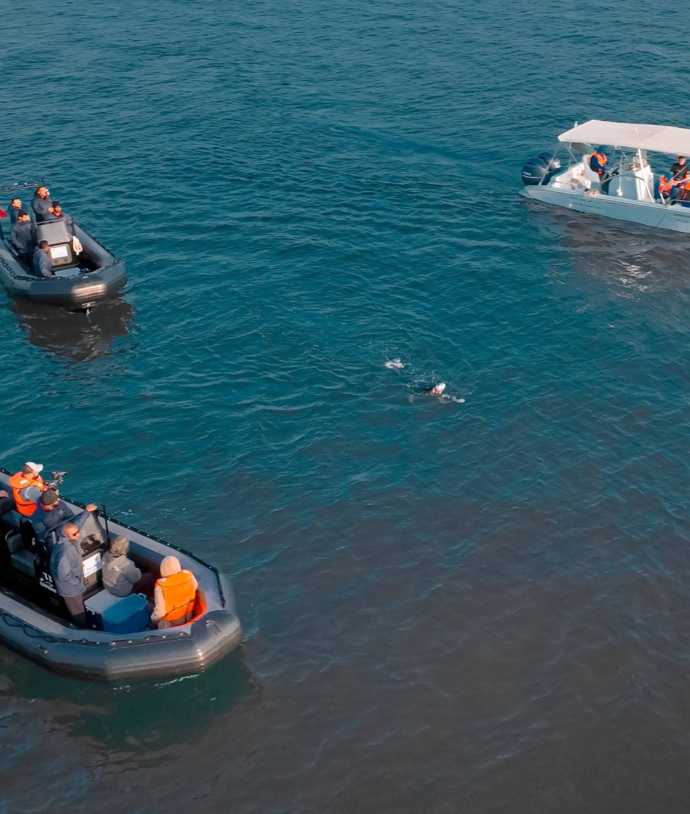 خالد بن حمد يشيد بإنجاز السباحة السعودية مريم بن لادن