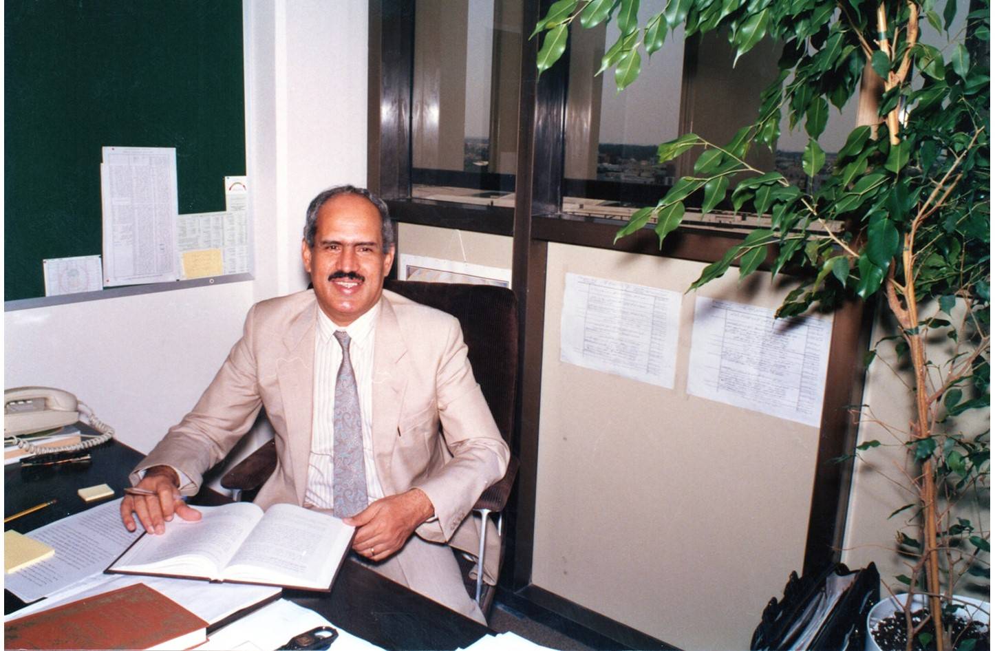 صاحب "الكرة الملتهبة بالأفكار" .. البحرين والعالم العربي يودّعان المفكر محمد جابر الأنصاري