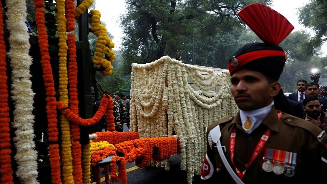 الهند تقيم مراسم دينية لحرق جثمان رئيس الوزراء السابق مانموهان سينغ (صور)