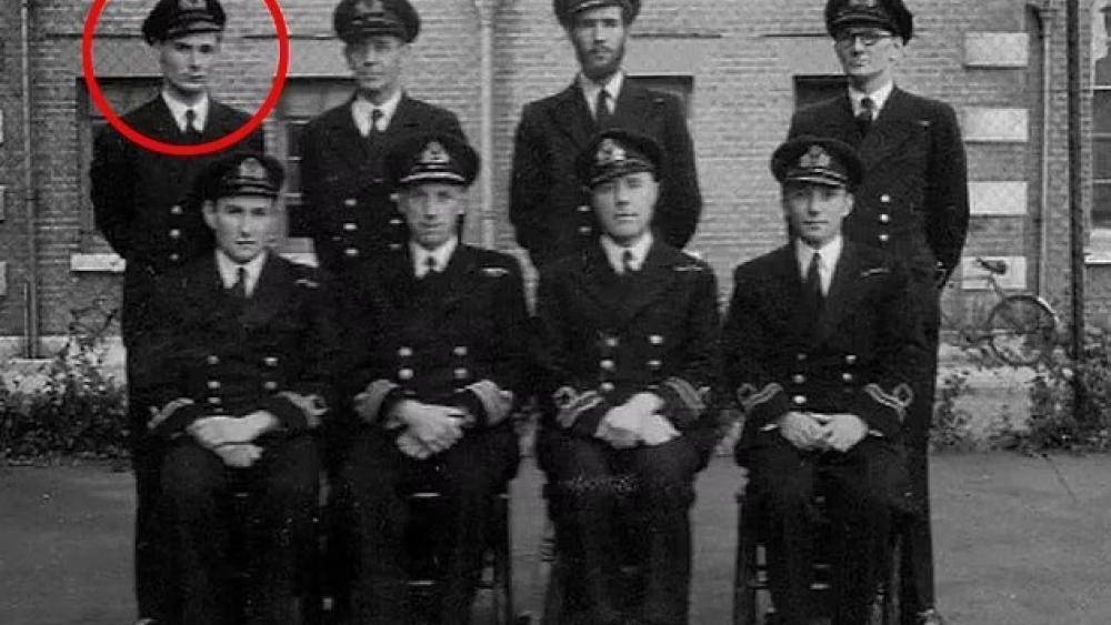 رحيل أقدم مفكك لقنابل الحرب العالمية في بريطانيا