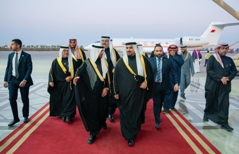 محمد بن سلمان بن حمد آل خليفة يصل دولة الكويت الشقيقة لحضور نهائي بطولة كأس الخليج العربي 26