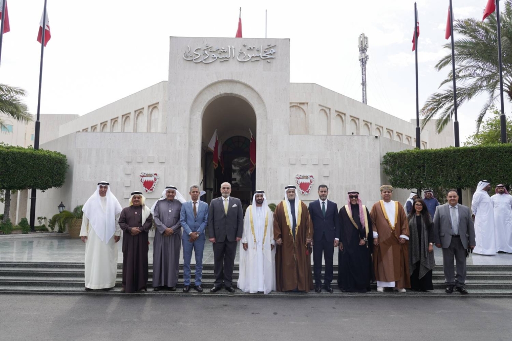 رئيس البرلمان العربي يحضر جانبا من جلسة مجلس النواب الثالثة عشرة