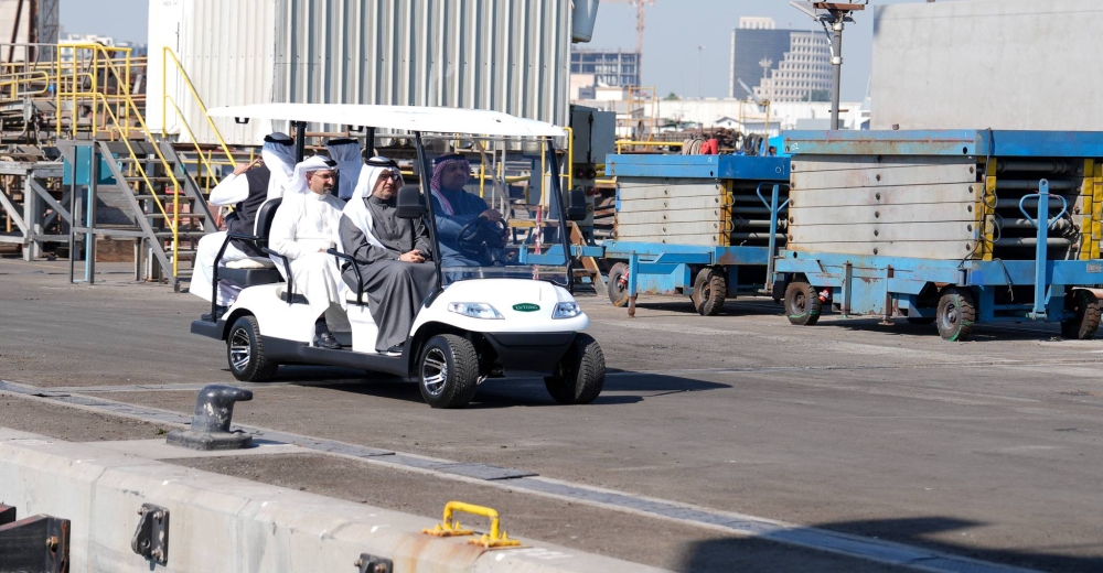 وزير الصناعة والتجارة يدشن الحوض العائم الجديد لشركة البحرين لتصليح السفن والهندسة