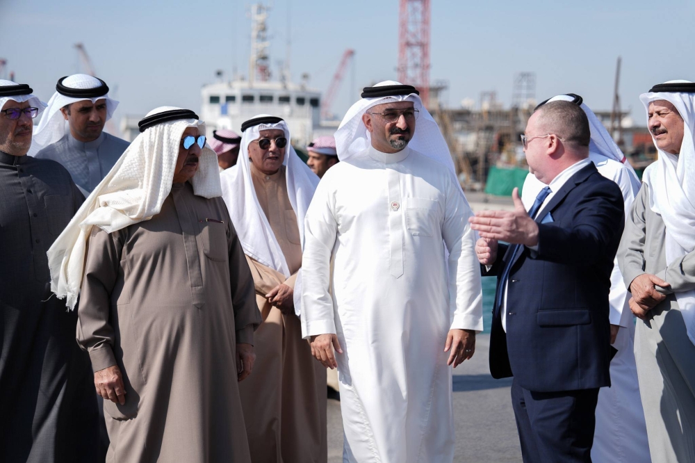 وزير الصناعة والتجارة يدشن الحوض العائم الجديد لشركة البحرين لتصليح السفن والهندسة