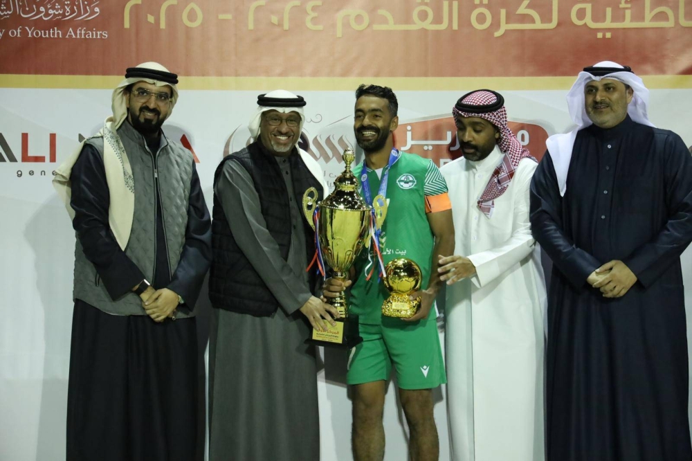 وكيل وزارة شؤون الشباب يتوّج فريق البديع بطلًا لبطولة المراكز الشبابية لكرة القدم الشاطئية