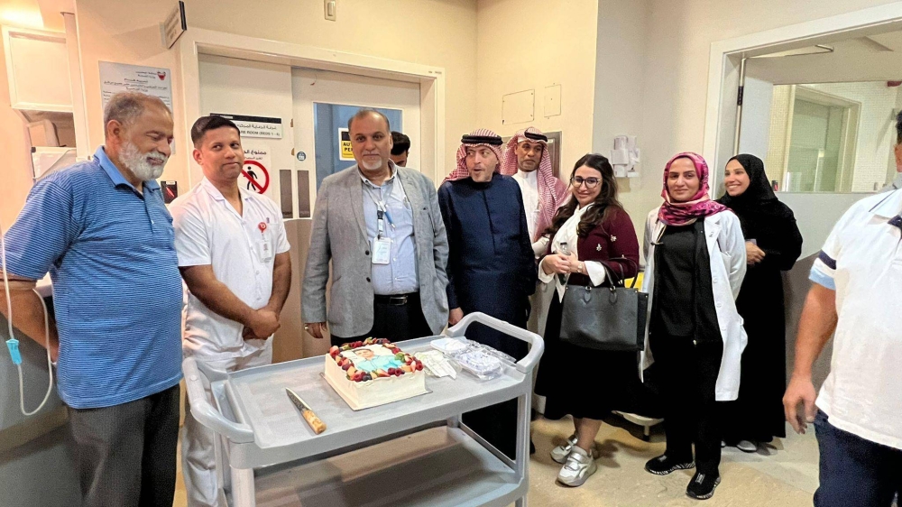 مرضى السكلر يودعون الممرض جيجو بعد 17 عاماً من الرعاية الطبية لهم