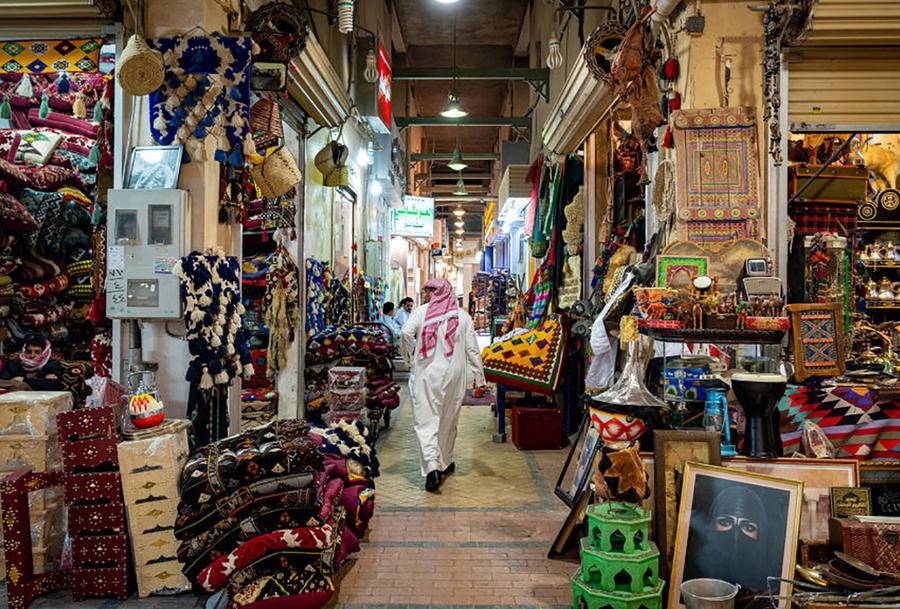 الأسواق الشعبية.. قلب النبض الثقافي والتجاري للسعودية