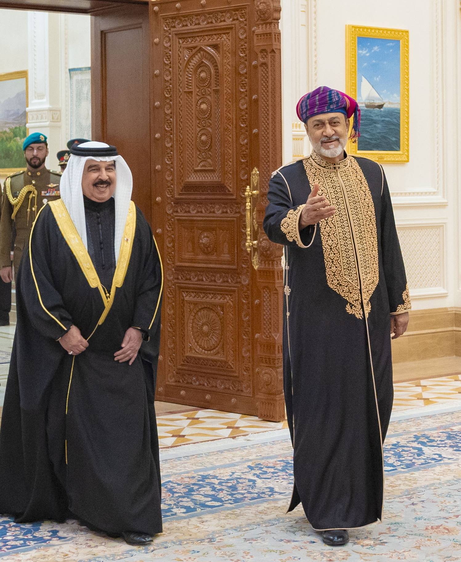 سلطان عمان يقيم مأدبة عشاء بمناسبة زيارة الدولة للملك إلى السلطنة