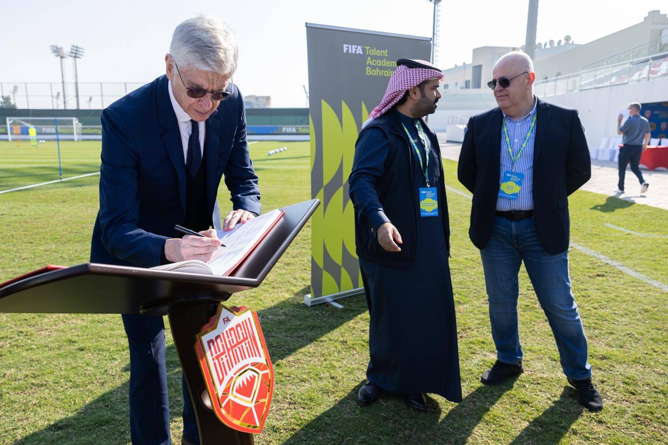 أرسين فينغر يتواجد في البحرين.. إنجاز نوعي لمخطط تطوير المواهب وأكاديمية FIFA للمواهب البحرين