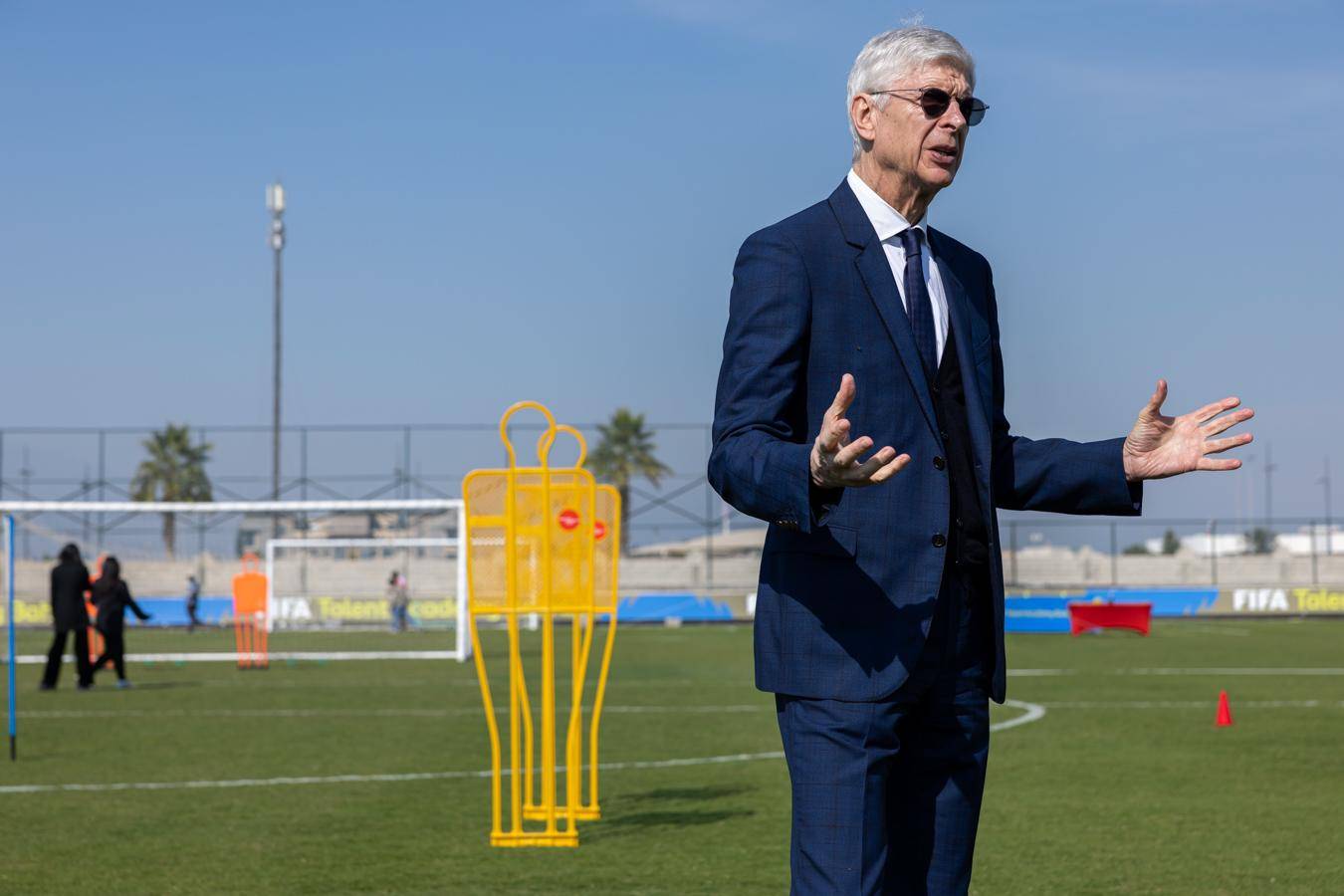 أرسين فينغر يتواجد في البحرين.. إنجاز نوعي لمخطط تطوير المواهب وأكاديمية FIFA للمواهب البحرين