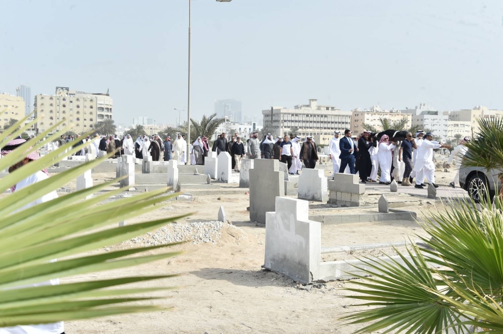 مسؤولون وأطباء ومواطنون يودعون الراحل د. إبراهيم السندي