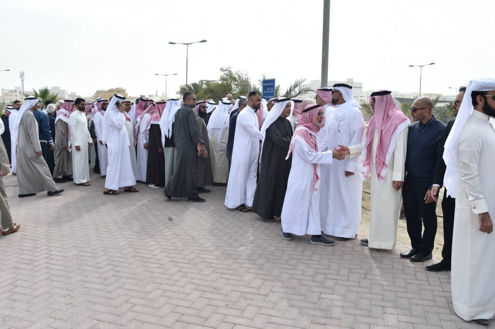 مسؤولون وأطباء ومواطنون يودعون الراحل د. إبراهيم السندي