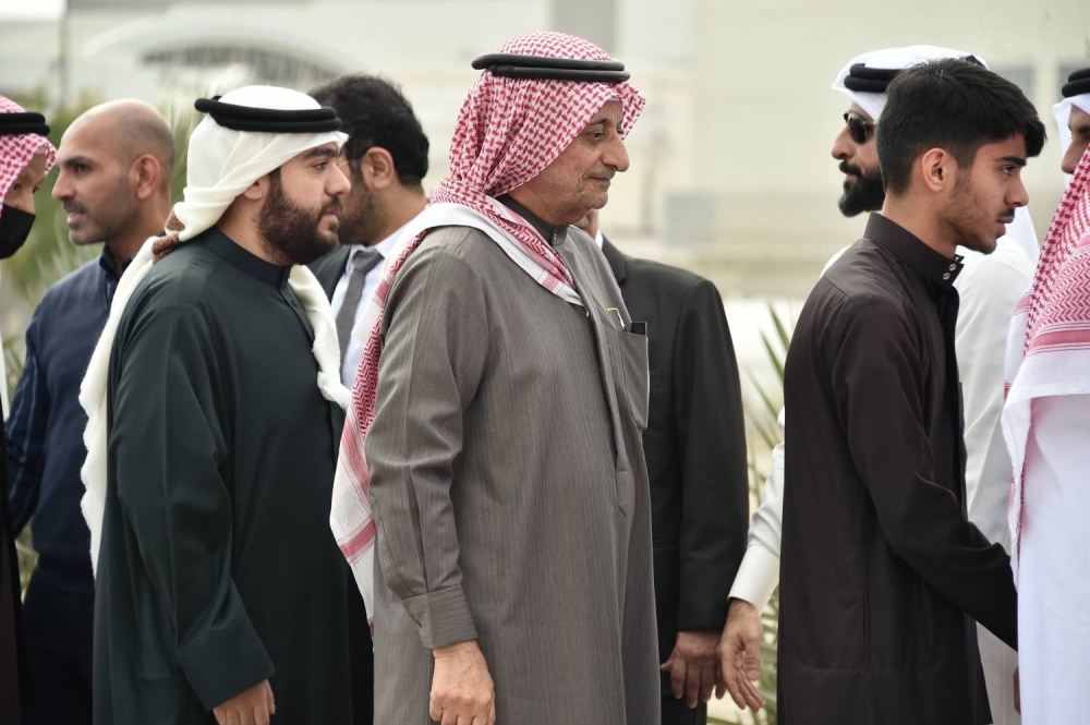 مسؤولون وأطباء ومواطنون يودعون الراحل د. إبراهيم السندي