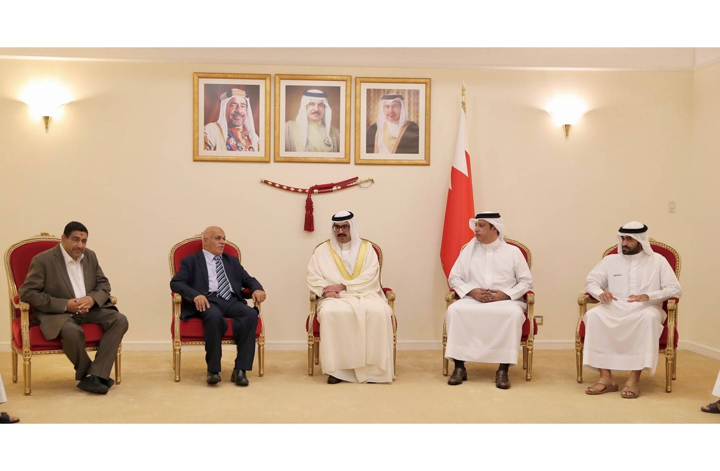 رئيس &laquo;الصداقة للمكفوفين&raquo; يروي مسيرته لـ&laquo;الوطن&raquo;.. حسين الحليبي: تجربتي ابنة هذا الوطن.. وبمثابرتي أكملت دراستي الجامعية