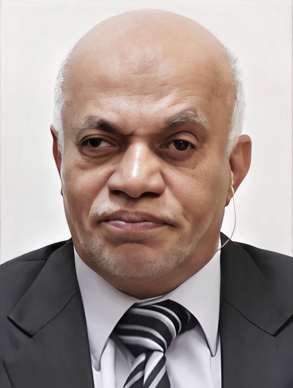 رئيس &laquo;الصداقة للمكفوفين&raquo; يروي مسيرته لـ&laquo;الوطن&raquo;.. حسين الحليبي: تجربتي ابنة هذا الوطن.. وبمثابرتي أكملت دراستي الجامعية