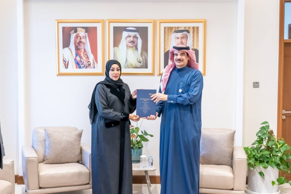 الأمين العام لمجلس النواب يستقبل عددا من الباحثين وحملة الشهادات العليا من منتسبي الأمانة