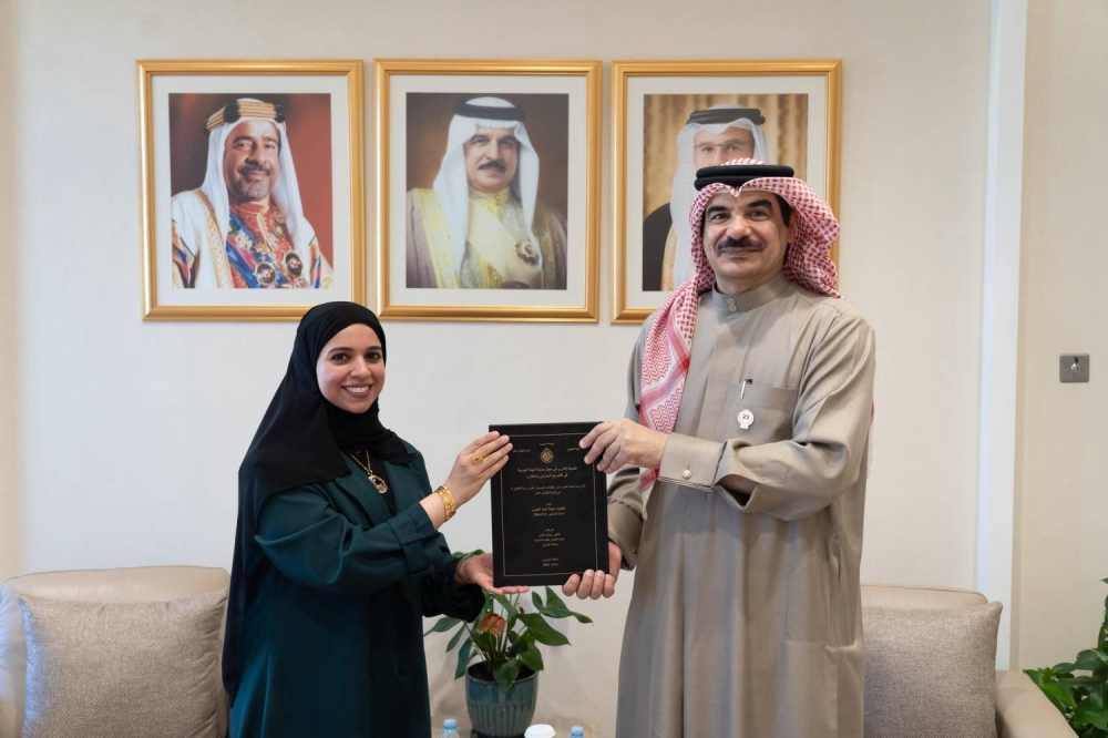 الأمين العام لمجلس النواب يستقبل عددا من الباحثين وحملة الشهادات العليا من منتسبي الأمانة