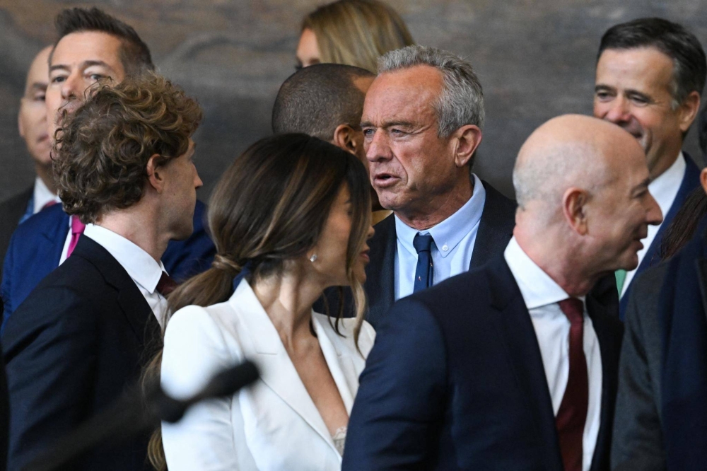 قيمتها تقترب من تريليون دولار.. 4 من أغنى رجال العالم معًا في صورة تاريخية على هامش تنصيب ترامب