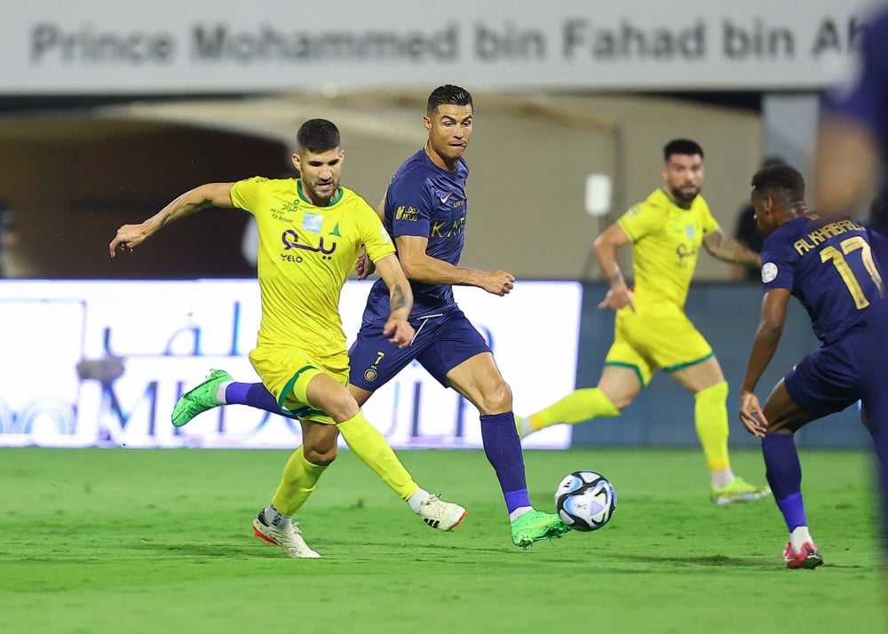 ثنائية رونالدو تقود النصر للفوز على الخليج في دوري روشن السعودي