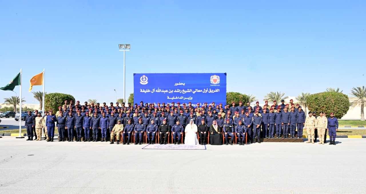 وزير الداخلية يشهد تخريج دورة الصاعقة التأسيسية الـ 38