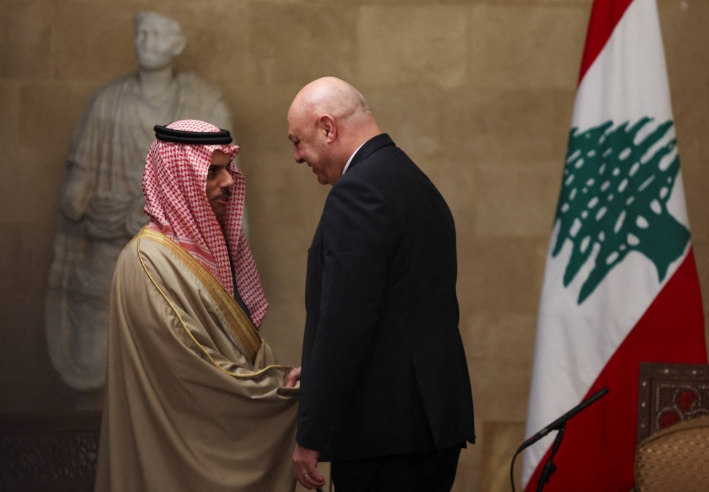 رئيس لبنان جوزيف عون يستقبل وزير الخارجية السعودي في قصر بعبدا