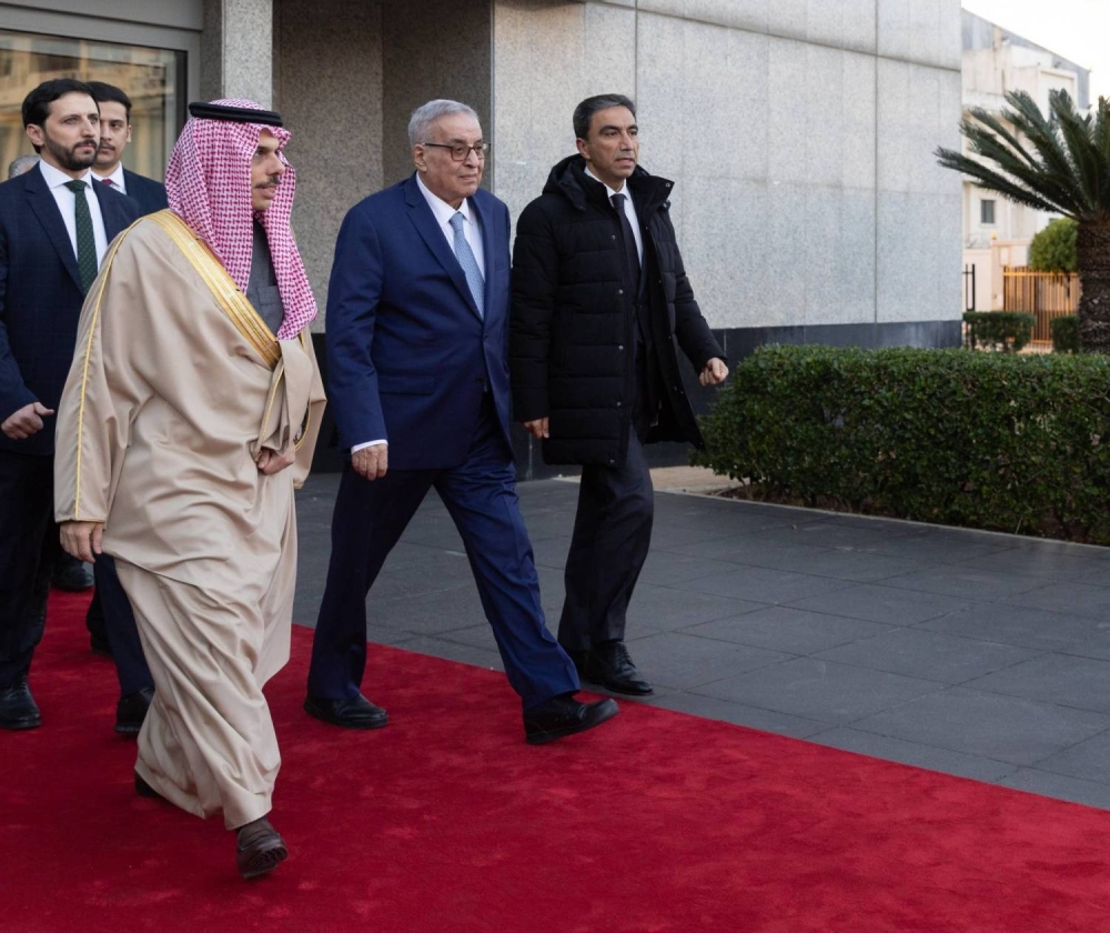 رئيس لبنان جوزيف عون يستقبل وزير الخارجية السعودي في قصر بعبدا