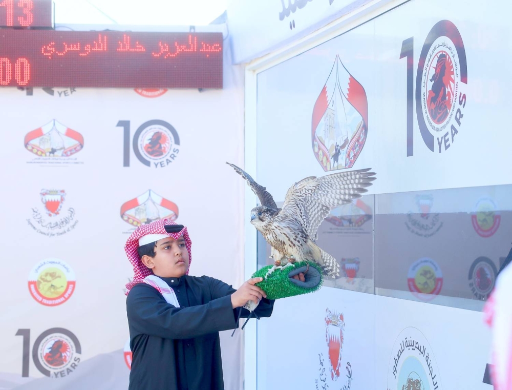 المنافسات تعود لميدان الصقور في موسم ناصر بن حمد للصقور والصيد