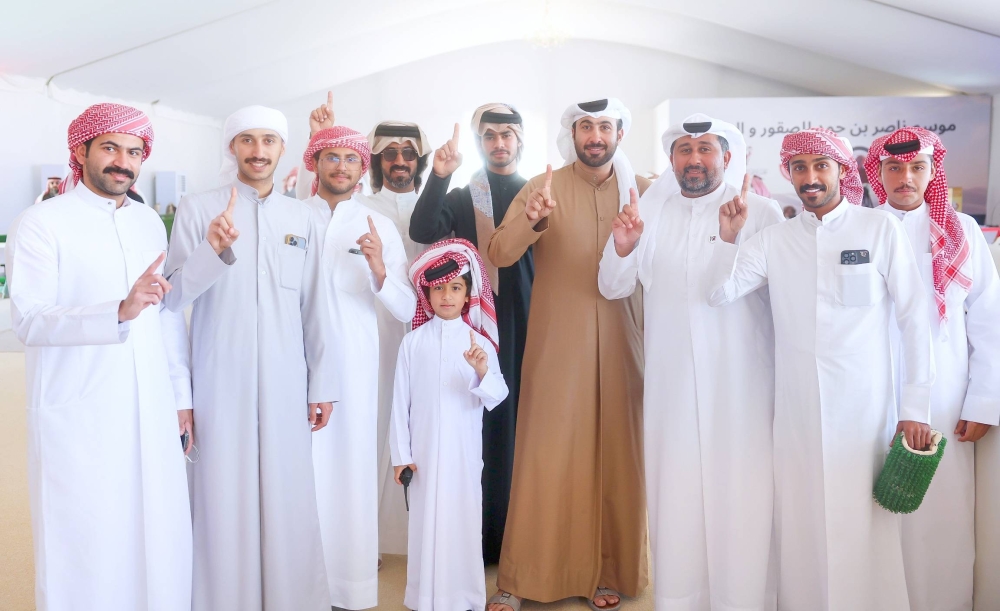 المنافسات تعود لميدان الصقور في موسم ناصر بن حمد للصقور والصيد