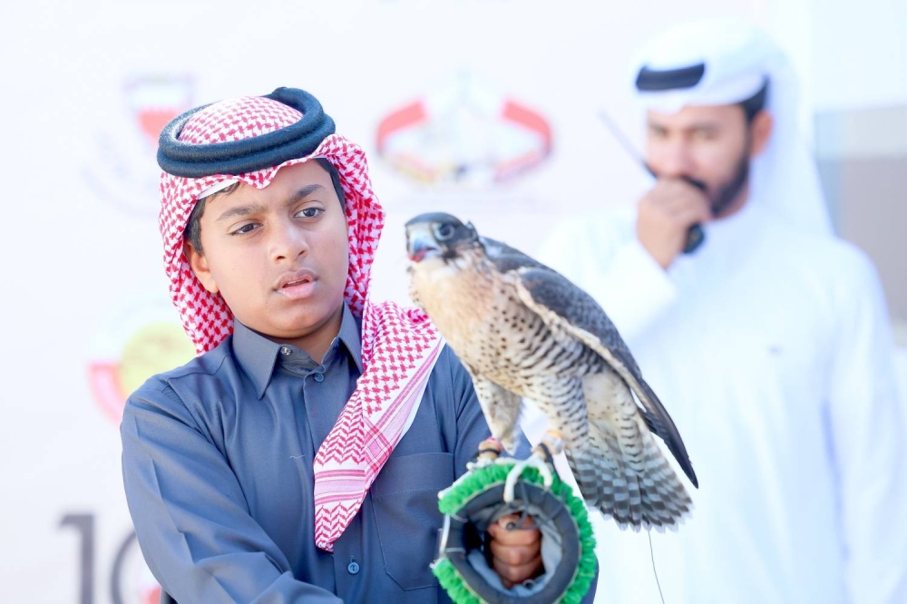 المنافسات تعود لميدان الصقور في موسم ناصر بن حمد للصقور والصيد