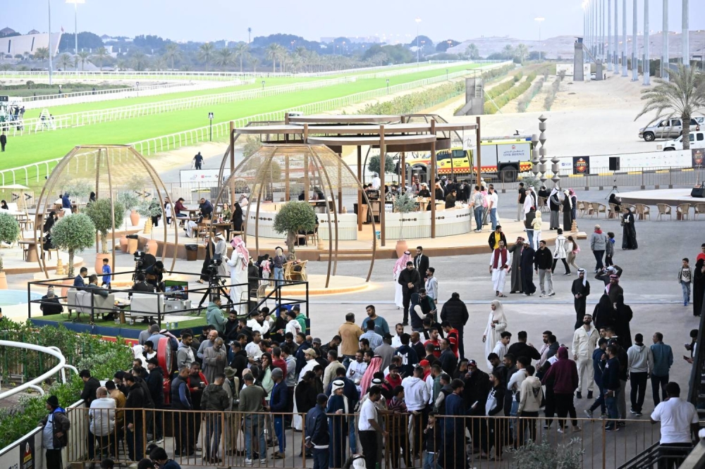 عيسى بن سلمان بن حمد يشهد السباق 14 للخيل &hellip; ونجاح رائع وحضور مميز لـ&rdquo;أمسية رويالتي