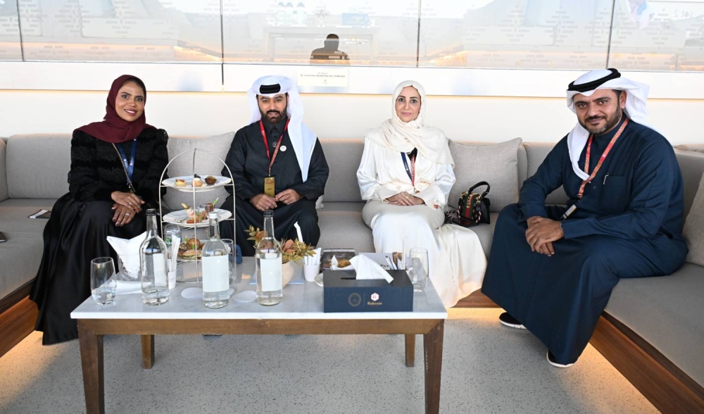 عيسى بن سلمان بن حمد يشهد السباق 14 للخيل &hellip; ونجاح رائع وحضور مميز لـ&rdquo;أمسية رويالتي