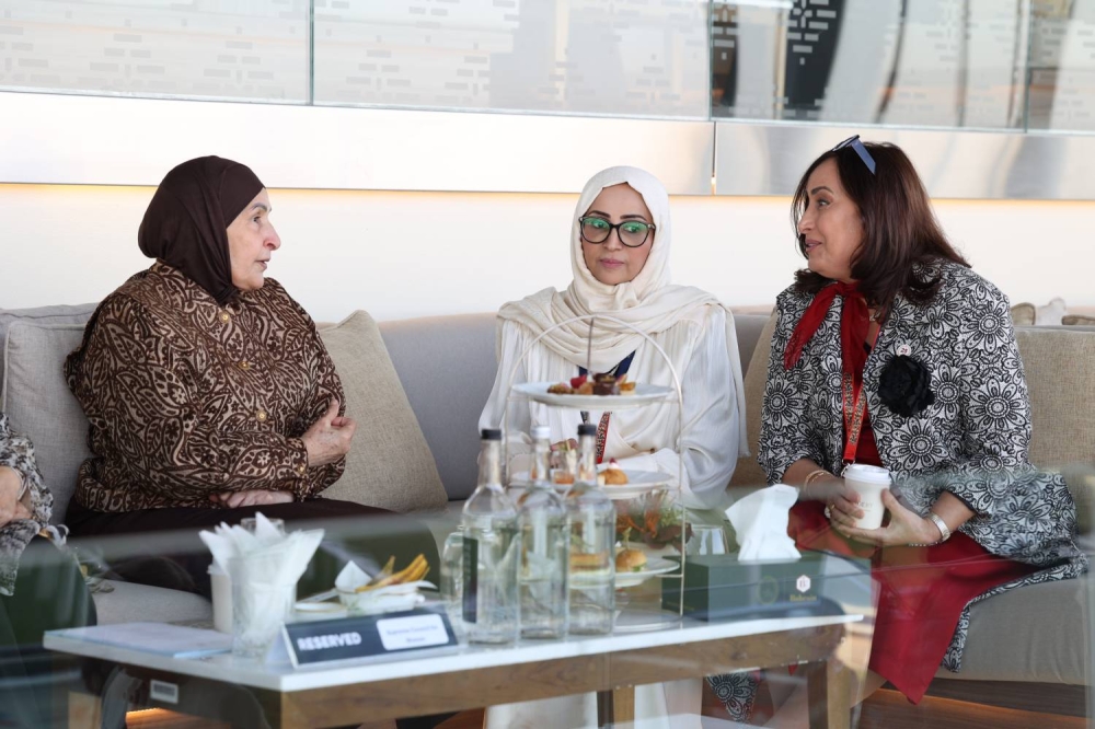 عيسى بن سلمان بن حمد يشهد السباق 14 للخيل &hellip; ونجاح رائع وحضور مميز لـ&rdquo;أمسية رويالتي