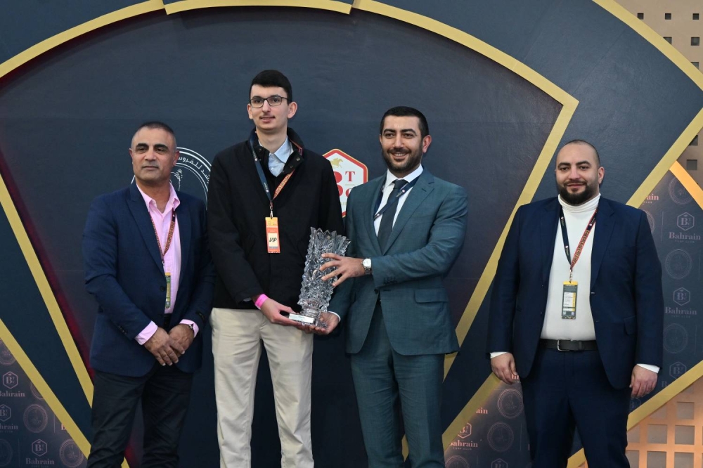 عيسى بن سلمان بن حمد يشهد السباق 14 للخيل &hellip; ونجاح رائع وحضور مميز لـ&rdquo;أمسية رويالتي