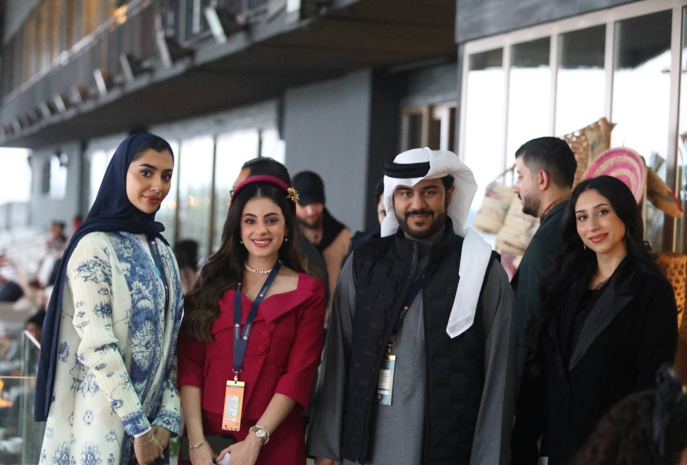 عيسى بن سلمان بن حمد يشهد السباق 14 للخيل &hellip; ونجاح رائع وحضور مميز لـ&rdquo;أمسية رويالتي