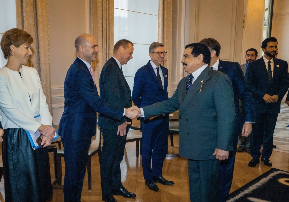 الملك يلتقي الرئيس الفرنسي في العاصمة الفرنسية باريس