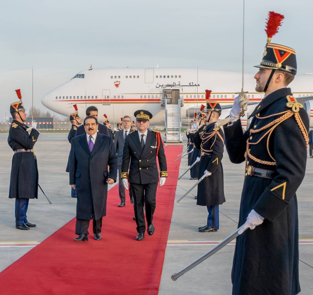 الملك يلتقي الرئيس الفرنسي في العاصمة الفرنسية باريس